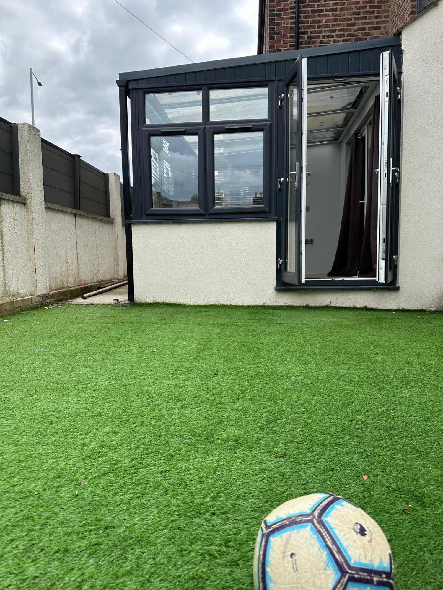 Room In Manchester Exterior photo